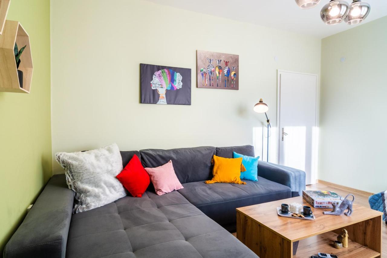 Madrid 2Bdr W Free Parking Near Metro, Serdika Mall โซเฟีย ภายนอก รูปภาพ