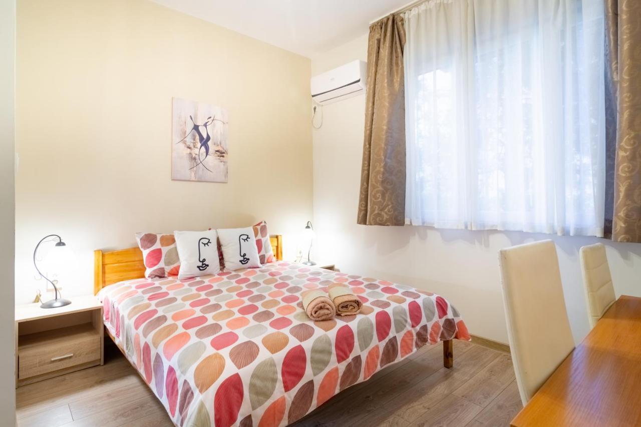 Madrid 2Bdr W Free Parking Near Metro, Serdika Mall โซเฟีย ภายนอก รูปภาพ