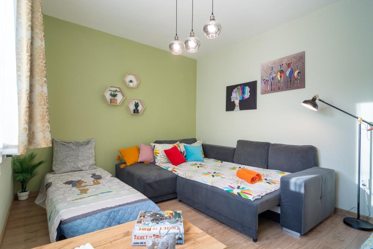 Madrid 2Bdr W Free Parking Near Metro, Serdika Mall โซเฟีย ภายนอก รูปภาพ