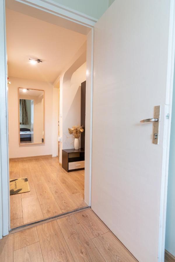 Madrid 2Bdr W Free Parking Near Metro, Serdika Mall โซเฟีย ภายนอก รูปภาพ