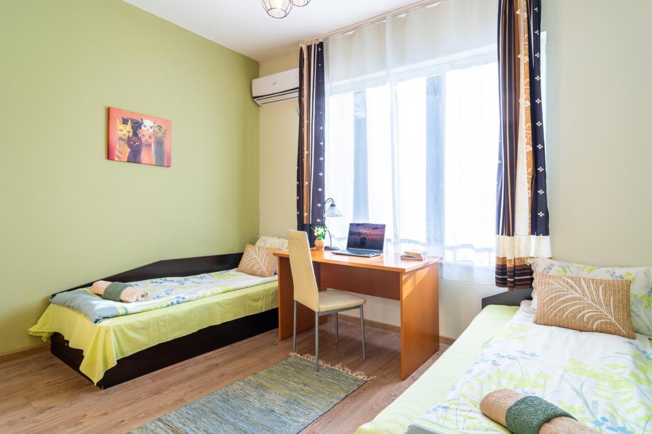 Madrid 2Bdr W Free Parking Near Metro, Serdika Mall โซเฟีย ภายนอก รูปภาพ