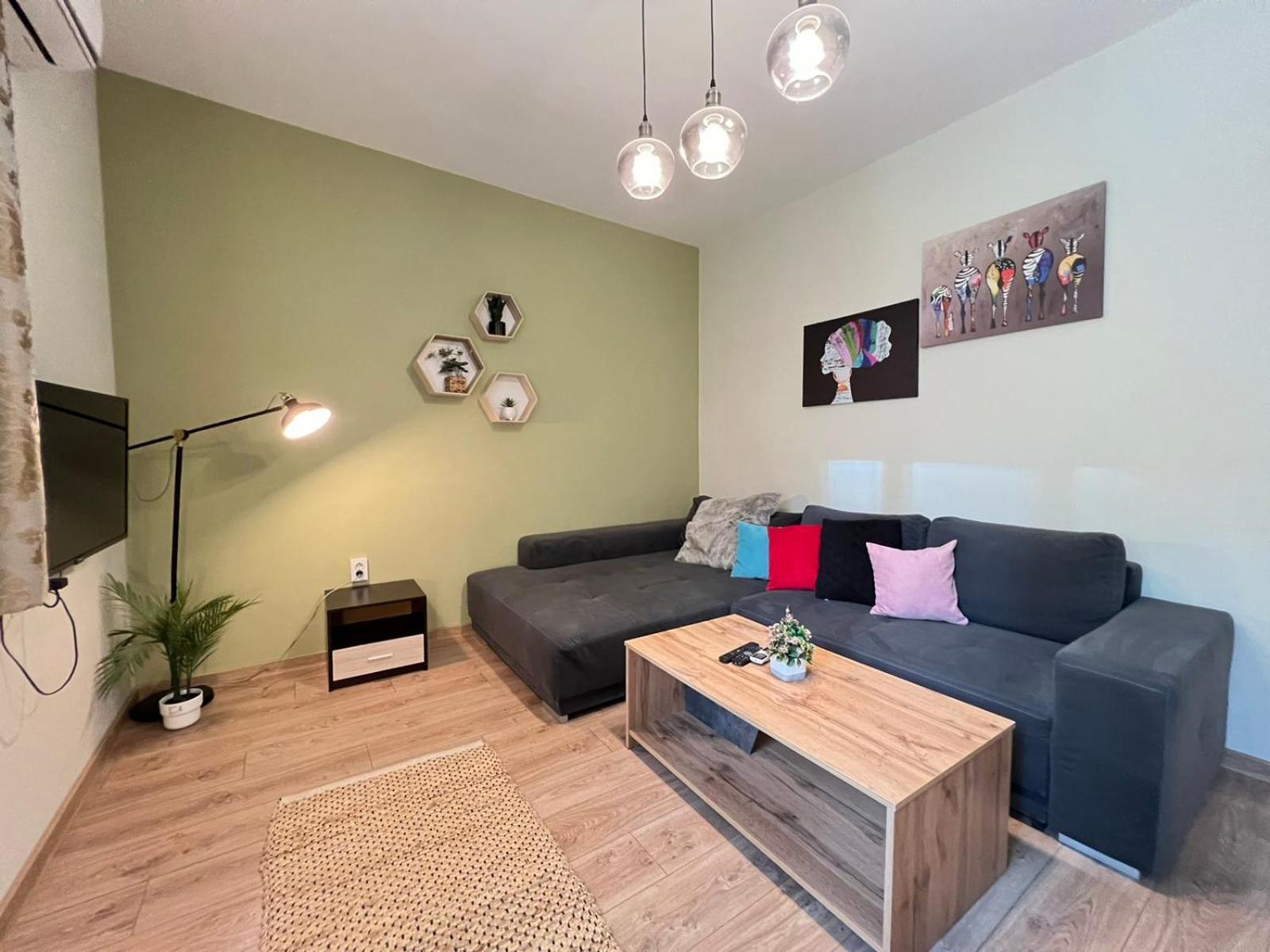 Madrid 2Bdr W Free Parking Near Metro, Serdika Mall โซเฟีย ภายนอก รูปภาพ